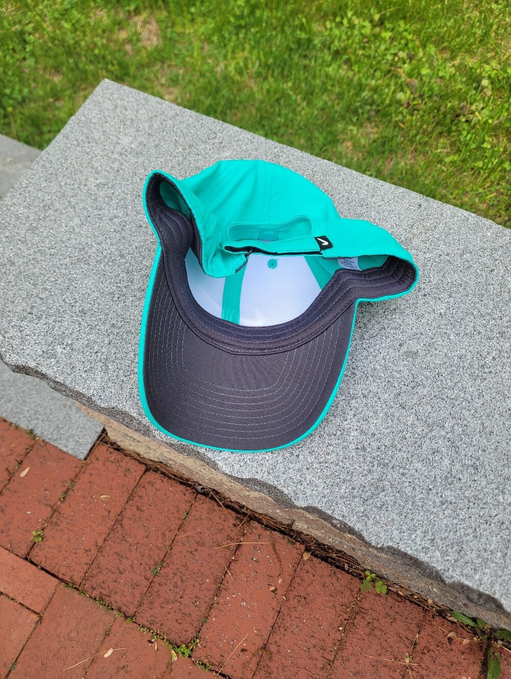 Nike hat - Picture 2 of 3